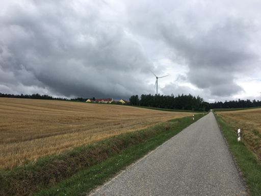 Dem Regen entgegen, und grad noch so davongfahrn