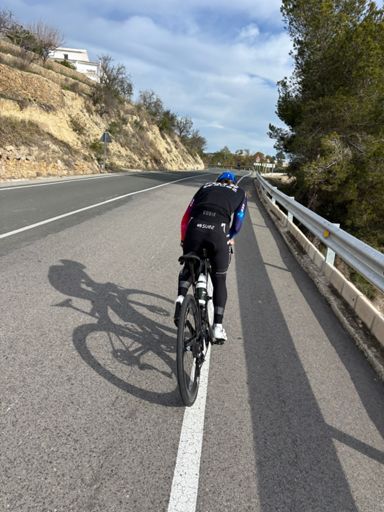 Églantine RAYER séance sprints dans la montée de Benissa 💨