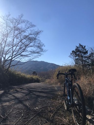 加波山を眺めるちょっとした行き止まりの丘で…