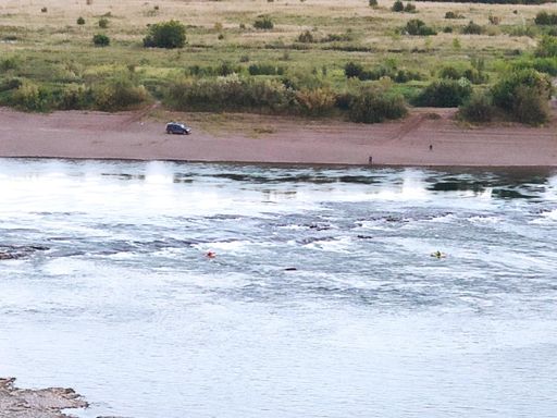 Река Томь за 100 км до впадения в Обь вновь становится настолько горной, что в ней даже резвятся коньякеры