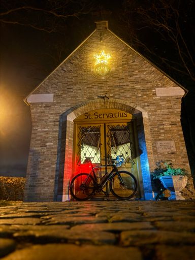 St Servatiuskapel met banken uit de gesloopte Sint Pauluskerk in Eindhoven