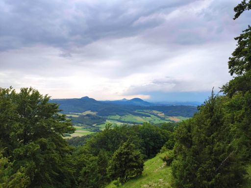 im Hintergrund ist schon das Unheil zu sehen ⛈️