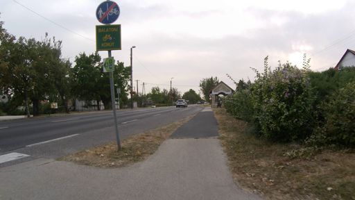 Örvényesen nem vettem észre ezt a táblát, és mentem egyenesen tovább..