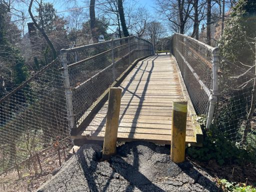 Man I love pedestrian bridges.