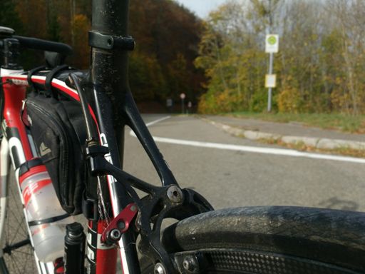 Antiblockiersystem für ein weicheres Ansprechen und gegen ein Überbremsen des Hinterrades auf steilen Passabfahrten – zum Glück habe ich vorher bemerkt, dass alles am "seidenen Faden" hing