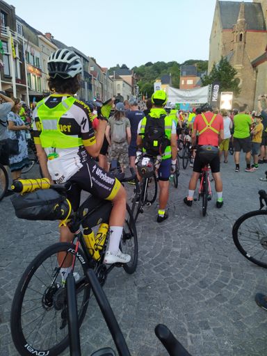 Right behind Chrisoph Strasser at the startline. Lost his wheel already before entering the Muur:D