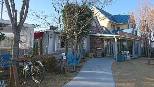 店内に行くまでのアプローチ部分もおしゃれ