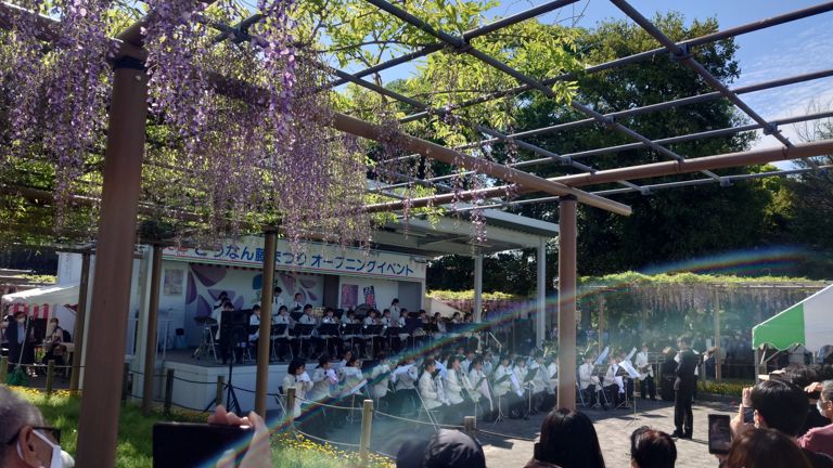 ちょうど江南高校の演奏をやってた。