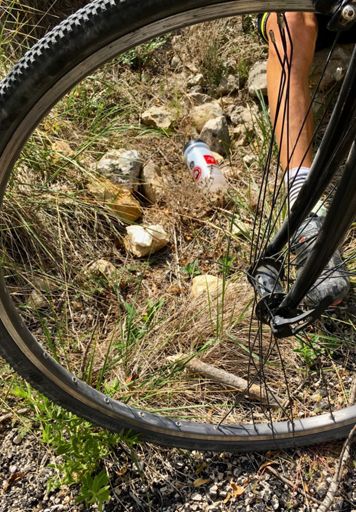 Look Mum, no spokes!  Gav tries his hand with a spokey dokey... ouch!