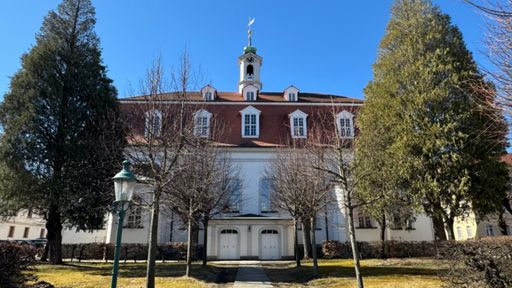 Das Gotteshaus der Herrnhuter Brüdergemeine am Zinzendorfplatz von der Ostseite aus fotografiert.