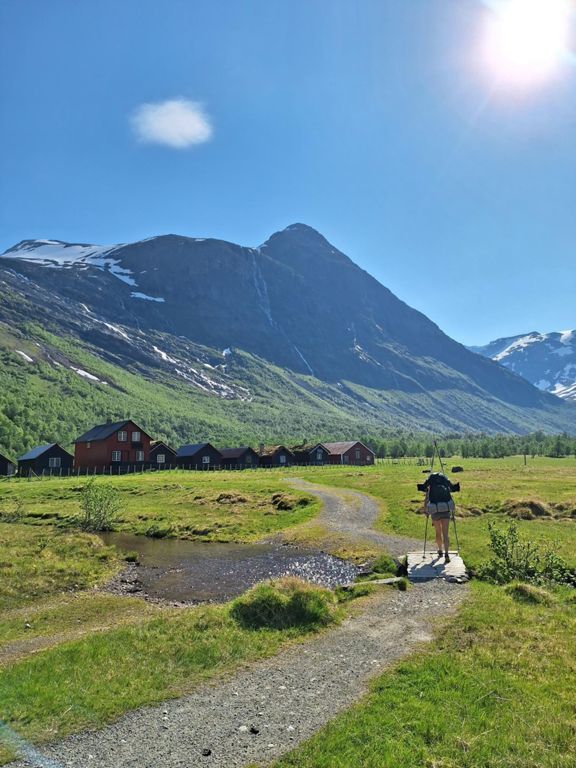Fjelltur til Lodalskåpa (2082 moh) fra Bødalssetra 9.3 km Hiking