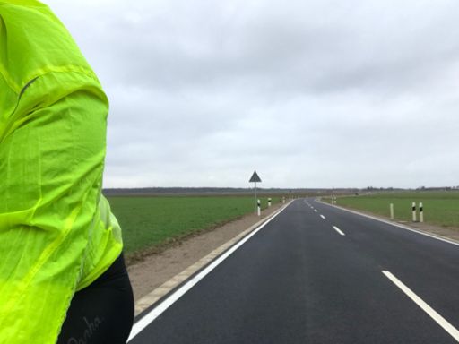 Funkelnagelneuer Asphalt zwischen Rösberg und Metternich.