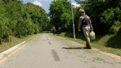 Hm, kis nehezítés.  Reméltem nem lesz semmi gond abból, hogy pont most kaszáltak. – Itt már a rámpát nyomom visszafelé, de még csak 230W körül.