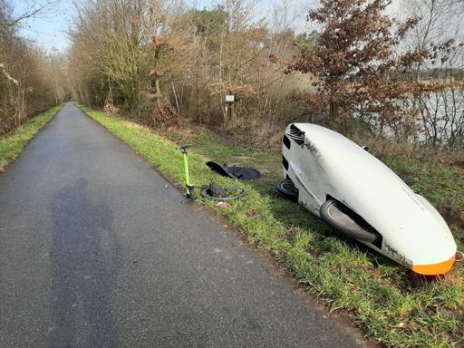 Eerst ging linksvoor lek. Go cycle band op 4bar.. Dat is wel snel maar in de winter niet lek bestendig... Omdat ik de voorgaande ritten al problemen met rechtsvoor heb gehad had ik uit voorzorg de grote pomp meegenomen. En dat kwam goed uit!