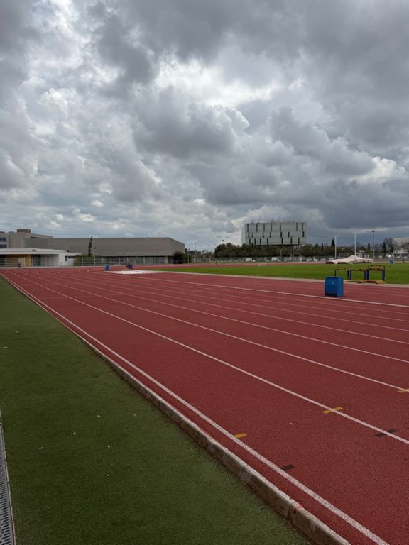 1 x 1500 - 4:10
5 x 300 - 3:39