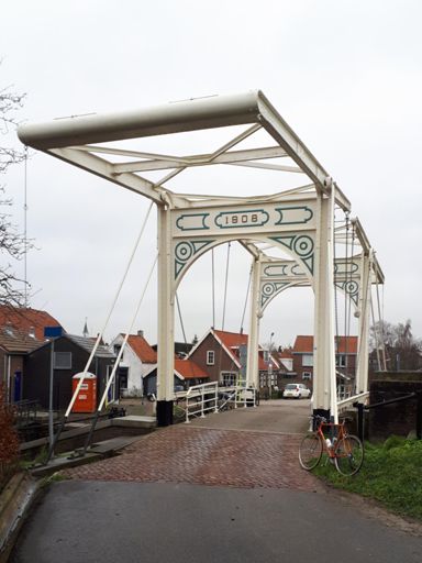 Een mooie oude brug in Strijensas. Volgend jaar toch eens het pontje Moerdijk-Strijensas pakken...