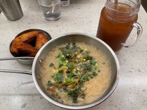 雪菜肉絲湯米粉配脆炸雞翼@韓樂