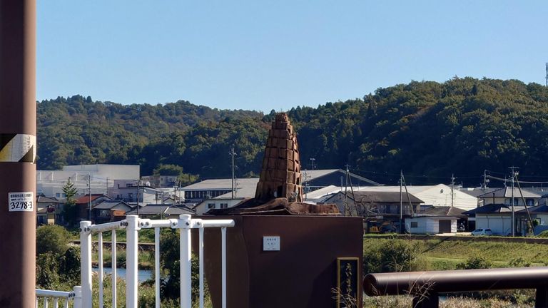 何度も通っていて初めて気が付いたけど、こんなところにバビルの塔が!?