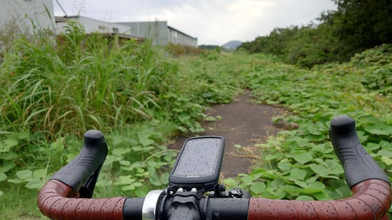 以前の経験より、この先進むとディレイラーやらスプロケが大変なことになるので進むのはやめておいた。