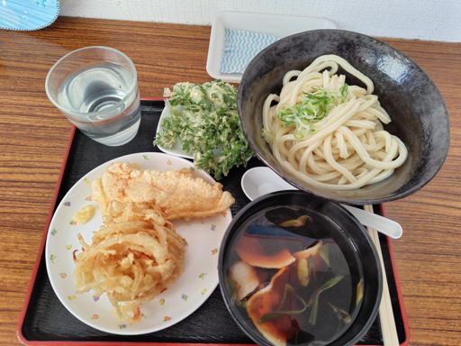 肉汁うどん大、春菊天、鶏天、玉ねぎ天