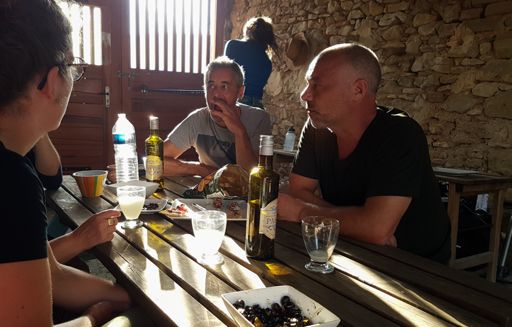 Een droge schuur met vettige olijven: prima thuiskomen.