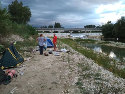 Ночёвка на реке. Очень холодная вода.