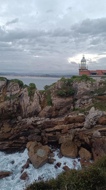 Cita de aniversario low cost: asfalto, cansancio y sarcasmo compartido 🥲