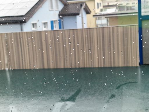 Acabei de almoçar ainda pensei fazer um pedal na rua..🫣🫣do que  eu me safei..que temporal com chuva e ventos fortes..🌧🌧🌪🌪🌧🌧🌪🌪🫣🫣🍀💫☝️😉