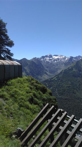 Vue sur l'ayre et le neouvielle