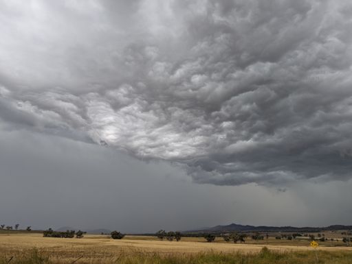 Looking back into the storm, 50mm from the storm on Saturday afternoon.
Best display of asperitas cloud I've seen in many years