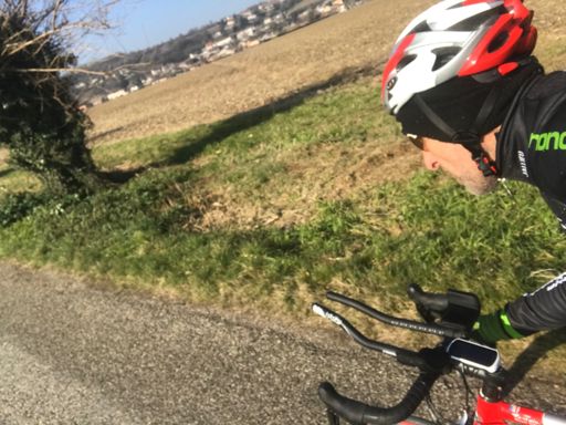 Une fois en selle et le soleil perçant, finalement il ne faisait pas si froid.
Comme quoi en plein hiver, une sortie à +5 degré peut s’avérer chaleureuse.