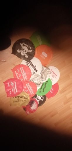 Wozu braucht man 15+ Badekappen? Das sind noch nicht einmal alle. 😂