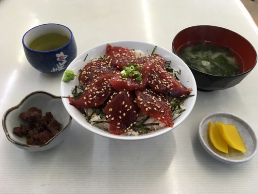 マグロ丼=漬け丼だったので、結局新鮮かどうか分からなかった。