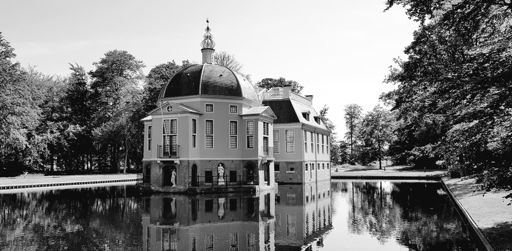 Trompenburg in 's-Graveland, blijft een prachtig pand! Ook opvallend dat de buitenkant deels van hout is!
