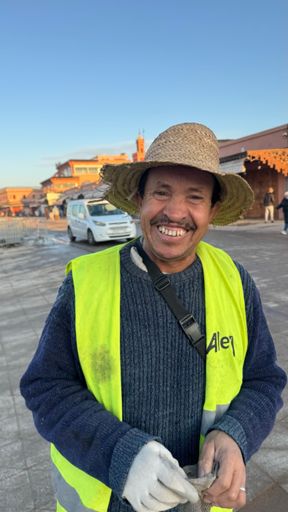 Had the funniest conversation with this council dude this morning trying to explain I wanted him to take a picture of me. I had to take one of him first in the explaining process…..hilarious!😂