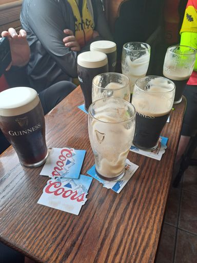 Seery's with the gang (17km still to go 😅)