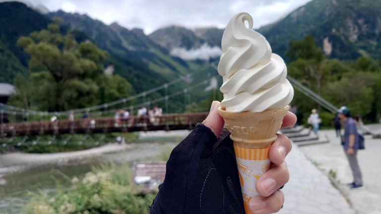 で、御当地ソフト食べる😋