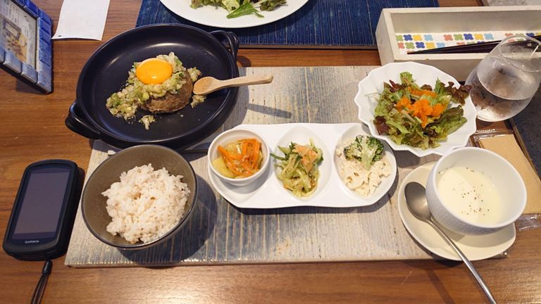 ネギ塩ハンバーグのランチを注文♪ ネギ塩が美味しかった👍