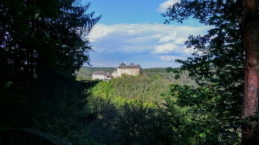 Nézd, ott a lékai vár, hadd várjon, első a bicajozás :D