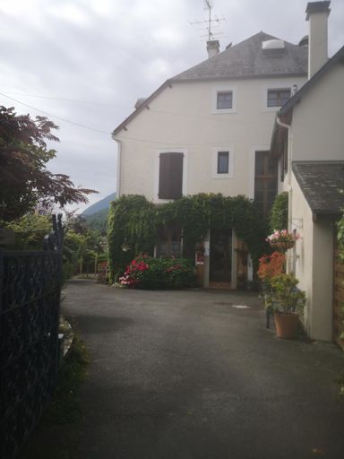 A blast to the past! Stayed here with friends 9 years ago!