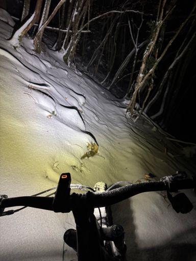 Tellement content après l’apéro en haut que j’en ai oublié de rallumer Strava, mais bon est-ce que ça a une quelconque importance ? 😂😂