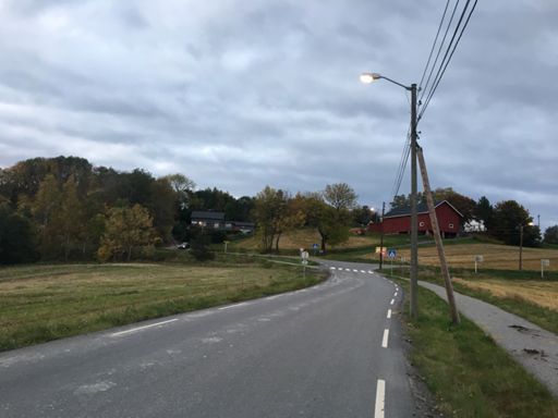 Vendepunkt for KM-tempo er ved lyktestolpe. Begge hjul må krysse den imaginære streken som krysser veien ved stolpe.