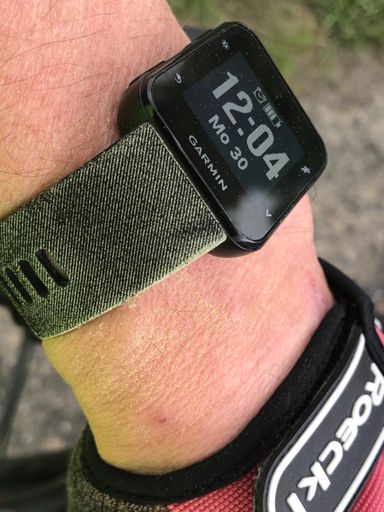 Das Armband ist eigentlich schwarz