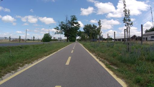 Győrt ezúttal a bringaúton hagytam el.