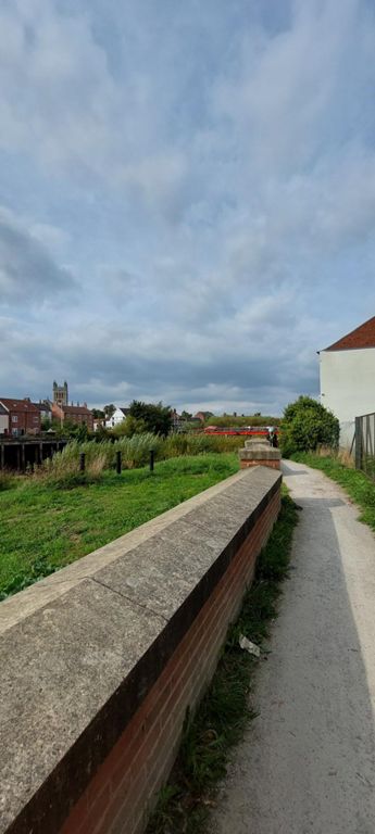 Looking back to Selby, with 1971 Selby Toll Bridge we'd crossed to go into the town in the background. https://en.wikipedia.org/wiki/Selby_toll_bridge
