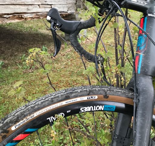 Tubeless funkar fint, förvånansvärt bra rull med 35 mm och mönster