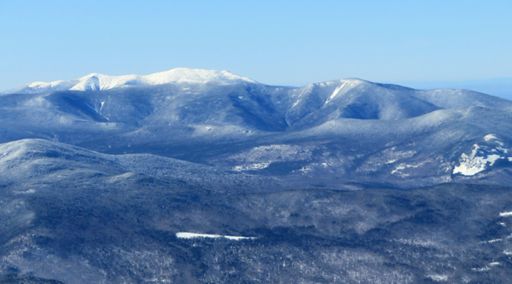 Zoom-in of the Twin-Guyot range with Franconia Ridge behind it