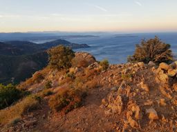 Pic du cap Roux au soleil couchant