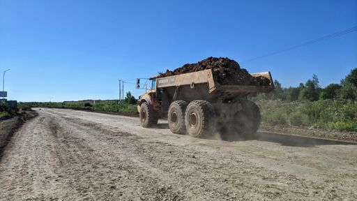 Проезжал через карьеры.  Фото не передаёт размеры карьерника.