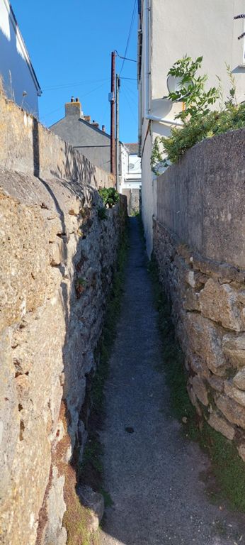 Now, that's a narrow lane,, just down their road!